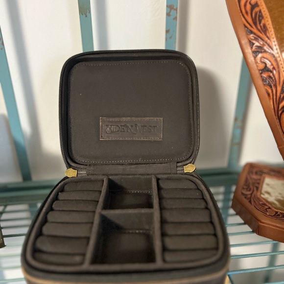 New Crazy Horse Leather & Cowhide Small Jewelry Box Rustic Gift😍 With Jewelry - Picture 8 of 11